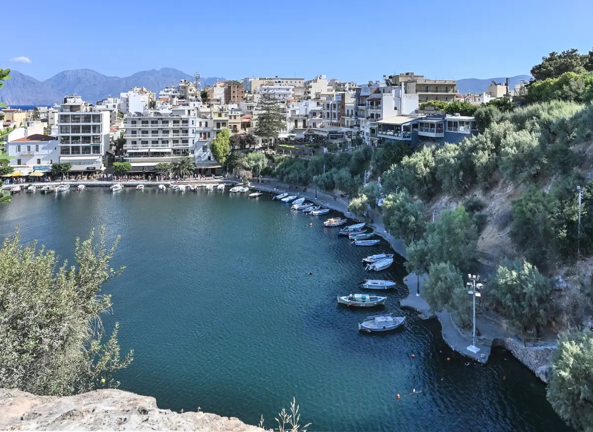 Lake Voulismeni and the harbour of Agios Nikolaos, anchoring the east side of the east or west crete decision